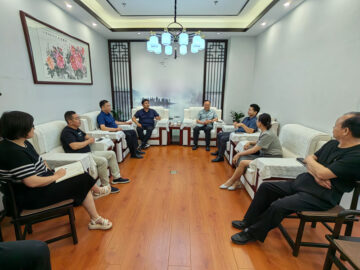 與鄭州工大科技總經(jīng)理王朝俊、副總經(jīng)理吳宏軍一行座談交流