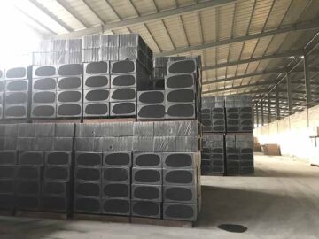 建筑外墻保溫板選用石墨改性水泥基保溫板，A級(jí)防火，施工方便，粘接好，壽命長(zhǎng)